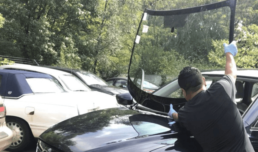 AUTO GLASS REPLACEMENT